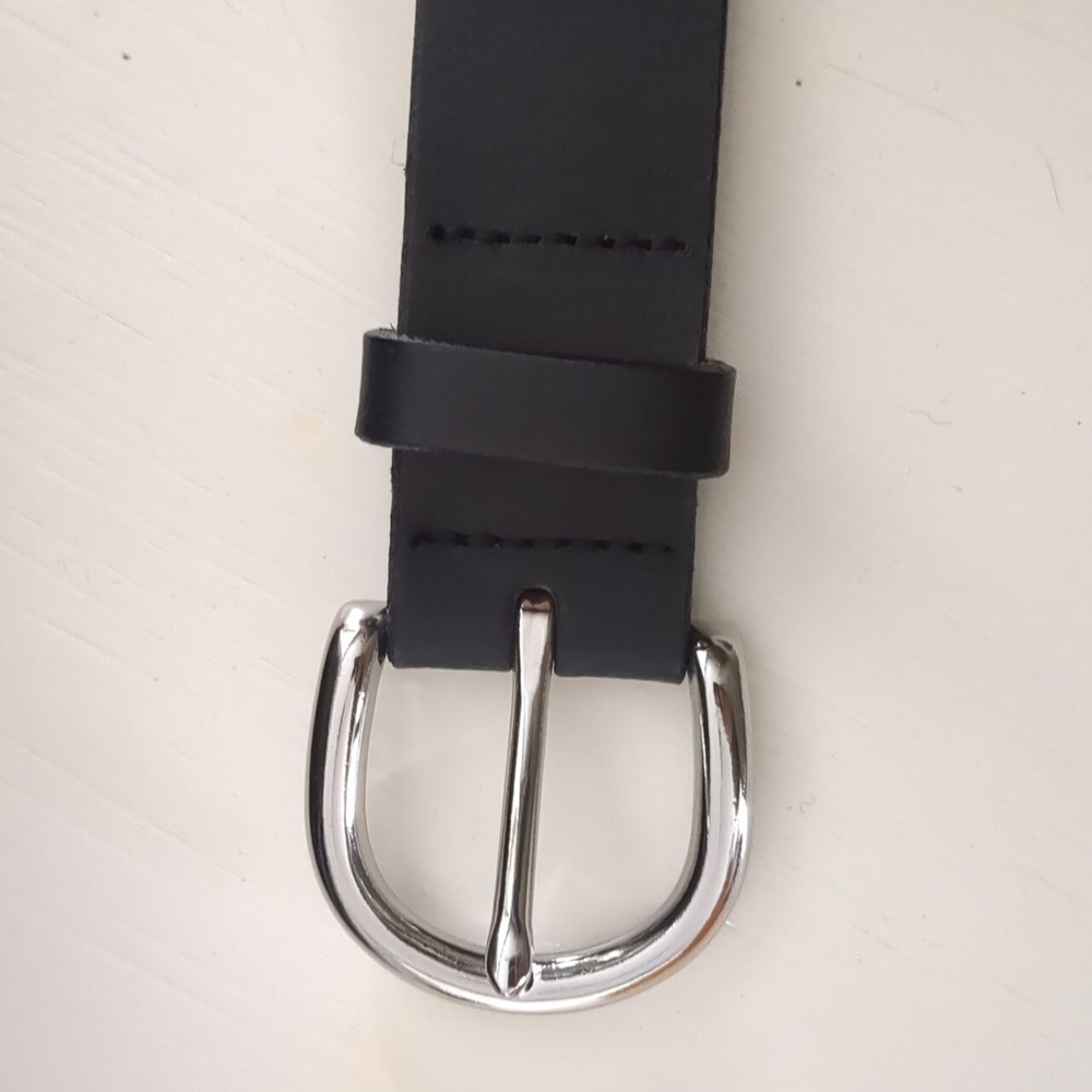 GAP women's black belt with silver buckle leather, size Med